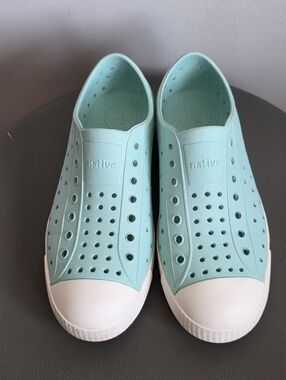 Native Jefferson Slip On Shoes Aqua Blue Perforated Lightweight Kids Size J3
